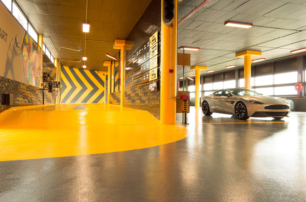 Premium indoor car park deck with yellow PU floor coating, grey circulation flooring and yellow pillars